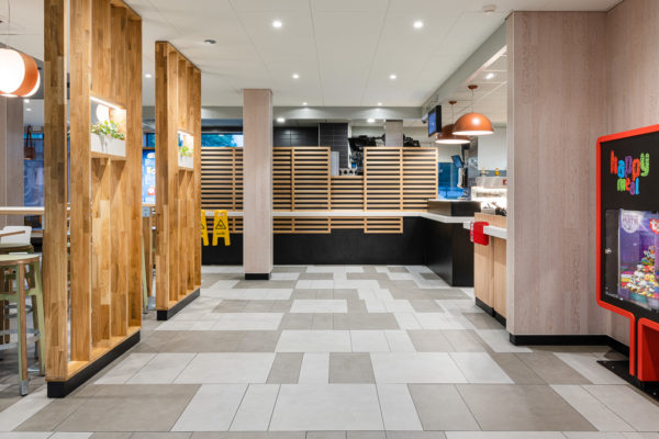 ROL Fredbergs is proud to present the delivery of McDonald’s in Västra Frölunda, Sweden. The restaurant is one of the first of its kind in Sweden with McDonalds’ interior concept ‘Natural Integrity’. It has been a very extensive and complex project and the result is a very fresh-looking and top modern restaurant with a focus on giving the customers the best possible experience. The project included refurbishing the roof, expanding the restaurant's dining room, replacing the ceiling, new flooring, replacing all the interiors and installing and expanding the restaurant's Digital signage and ordering system and renovating the kitchen. “I think that I have got the nicest McDonald's restaurant in Sweden” – says owner Ulf Ternström. Ulf has a long experience of running restaurants. He started his first restaurant in 1996 and today he owns 6 McDonald's restaurants. https://rolfredbergs.com/