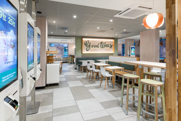 ROL Fredbergs is proud to present the delivery of McDonald’s in Västra Frölunda, Sweden. The restaurant is one of the first of its kind in Sweden with McDonalds’ interior concept ‘Natural Integrity’. It has been a very extensive and complex project and the result is a very fresh-looking and top modern restaurant with a focus on giving the customers the best possible experience. The project included refurbishing the roof, expanding the restaurant's dining room, replacing the ceiling, new flooring, replacing all the interiors and installing and expanding the restaurant's Digital signage and ordering system and renovating the kitchen. “I think that I have got the nicest McDonald's restaurant in Sweden” – says owner Ulf Ternström. Ulf has a long experience of running restaurants. He started his first restaurant in 1996 and today he owns 6 McDonald's restaurants. https://rolfredbergs.com/