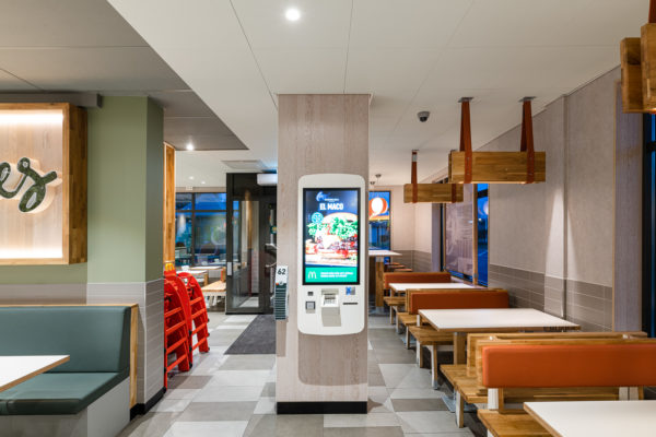 ROL Fredbergs is proud to present the delivery of McDonald’s in Västra Frölunda, Sweden. The restaurant is one of the first of its kind in Sweden with McDonalds’ interior concept ‘Natural Integrity’. It has been a very extensive and complex project and the result is a very fresh-looking and top modern restaurant with a focus on giving the customers the best possible experience. The project included refurbishing the roof, expanding the restaurant's dining room, replacing the ceiling, new flooring, replacing all the interiors and installing and expanding the restaurant's Digital signage and ordering system and renovating the kitchen. “I think that I have got the nicest McDonald's restaurant in Sweden” – says owner Ulf Ternström. Ulf has a long experience of running restaurants. He started his first restaurant in 1996 and today he owns 6 McDonald's restaurants. https://rolfredbergs.com/