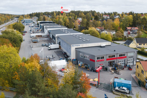 ROL Fredbergs are proud to present our delivery to CRAMO Group, who are building a new depot in Stockholm. CRAMO currently have a network of 300 depots across the Nordic region, Central and Eastern Europe. The CRAMO Group is a leading rental services provider in the construction sector and also supplies into the manufacturing industry, the public sector and private customers.

ROL Fredbergs and CRAMO Group´s business relationship started 2016 and since then ROL Fredbergs have developed the interior solutions for their depots and completed many projects for them. Rickard Dahlgren is a supervisor at the new built depot and has worked at CRAMO for 13 years and has therefore a long working experience there. His overall role in the business means that he works as supervisor at two depots in the Stockholm region. 

Rickard gave us feedback on his expectations and what was important to him when initiating this project. He said it was “Important to us to get an inviting and functional working environment for both customers and for the people who work at the depot” and also “to give the customer the feeling of being welcome and know directly where to go depending on their needs. Rickard believes that this is achieved by “good signage and easy access for customers to find what they are looking for on the shelves. Also it is important to have a nice atmosphere and a cosy coffee corner. But most importantly to have happy, helpful and friendly staff”.

Rickard has had a direct communication with Anneli Hagenfjärd of ROL FREDBERGS who is the Project Manager and the collaboration with her has worked well. But I think she could have spent more time in the depot. “Towards the end of the project we have made additional orders and late amendments with special solutions. Anneli managed to support our needs and managed to find quick solutions, so that was very good for us! The best thing about the new depot is that it feels light and fresh-looking”- says Rickard. Anneli Hagenfjärd has worked for ROL Fredbergs for 23 years and has a lot of experience from working for different clients and projects. 

Anneli commented on the cooperation with CRAMO and the project delivery. “I like very much working with CRAMO. I have met and talked to so many positive people in their organisation. They seem to have a very good culture in the company. For this project Rickard Dahlgren was my main contact person. From my perspective we have both had a good and positive communication from the start. And that has enabled the project to be delivered to the client’s satisfaction and to quickly overcome any challenges that present themselves along the way.  I try to offer a high personal service level to CRAMO  and ensure the client is kept aware of our progress at all times and how we have accommodated any special requests they may have made. My goal is always to keep my client happy and satisfied. https://rolfredbergs.com/portfolio/cramo/