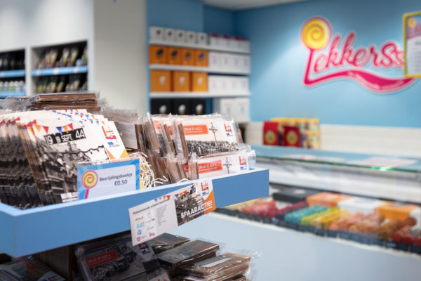 At Lekkersss in Axel, you enter a store full of delicious sweets, chocolate, pastries and ice cream in all colors, scents, and sizes. The store design is made to highlight the goods and let them take their place and be seen. “The six-meter long candy wall, right up to the ceiling, is an eye-catcher that attracts customers into the store”, says owner Mirjam Sariman.
Mirjam is a true entrepreneur and besides Lekkersss she has other franchise companies such as Albert Heijn, Bruna, Etos, Gall & Gall, Anytime Fitness and Family restaurant. She is the second generation and runs the company with her sister and brother. The Family company has existed for more than 40 years.
Mirjam says, “I’m very happy with ROL Fredbergs performance. The design process went smooth, despite the many smells and colors of all the goods, the store also feels calm and relaxing. We selected partners carefully for this project. The short deadlines had to be met and we wanted a good, future proof quality interior. These demands were successfully achieved. Project manager Geoffrey Boltjes says, “This is one of the most colorful projects I have managed, that made it fun’. ‘Of course, we had a tide schedule, but we handled it the way the customer demanded it upfront”’. The result: a delicious store! https://rolfredbergs.com/