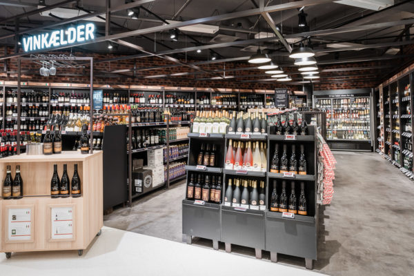 ROL Fredbergs is proud to present our latest delivery of store fixtures to Føtex in Vejle. 
The complete store has been refurnished and is now fresh and modern with Føtex’s new store concept. ROL Fredbergs has delivered in-house services such as Project Management, Construction, Architectural design, Drawings and Installation services.
Føtex belong to Salling Group which is Denmark’s biggest retail group with 1500 shops- including a Webshop, Department store, Coffee bars and Restaurants. Føtex has approximately 100 stores in Denmark and offer a wide range of food, nonfood and textile merchandise. From that also the name Føtex which is a contraction of “Fødevarer & Textil”.
Lars Bendtsen who is one of the project managers for Salling Group was responsible for the refurbishment of Føtex Vejle. He has worked hard to get the store ready in time and was pleased with the service delivered by ROL Fredbergs based on our deliveries arriving on time, the good quality of our workmanship and at the right price for them.
The products ROL Fredbergs have delivered to the new store concept by Føtex have now been tested and approved. “Now all design, technical drawings, ERP system setup, production routines are set and the process in ROL Fredbergs for these store concepts to move over into a normal supply planning, coordination, forecast, order, production and delivery process”- says Mico Olsen, Head of Operations at ROL Fredbergs. 
Based on the Salling Group being a pro-active organisation, our ongoing focus is to ensure the continued supply of quality service to the already delivered products, and to help them with their new store initiatives and new products. This to continue our close partnership, so we together can keep Salling group profile on the highest level for their store design. https://rolfredbergs.com/